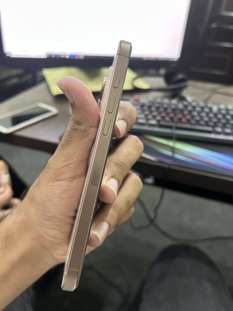 Iphone 16 pro max 5