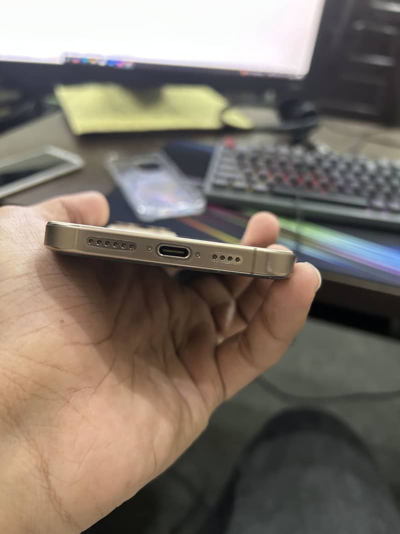 Iphone 16 pro max 6