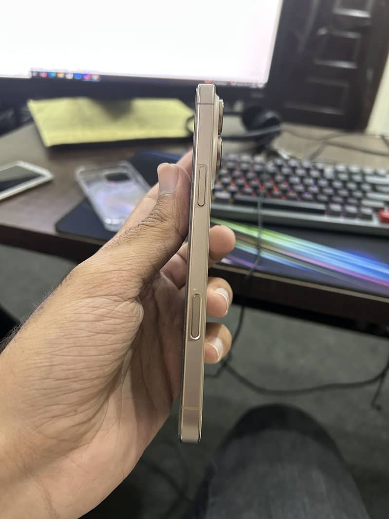 Iphone 16 pro max 8