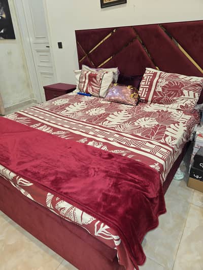 King Bed Set with Matress for Sale