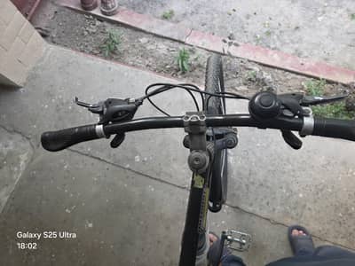 GT hybrid bicycle