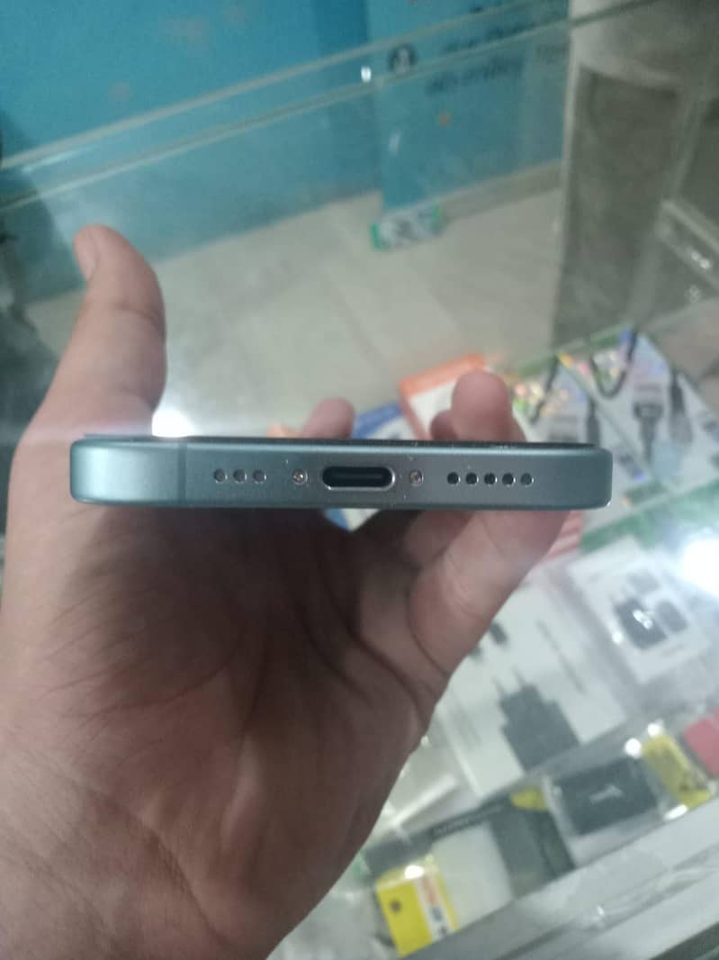 iPhone 16 1