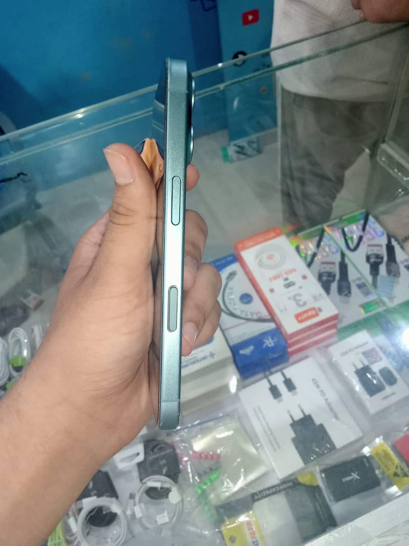iPhone 16 2