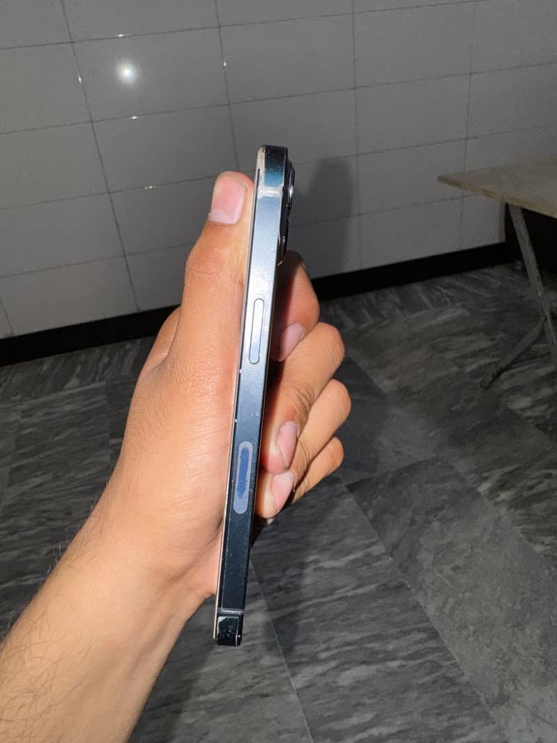 Iphone 13 4