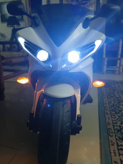 Kids Heavybike,white and black color with sporty looks