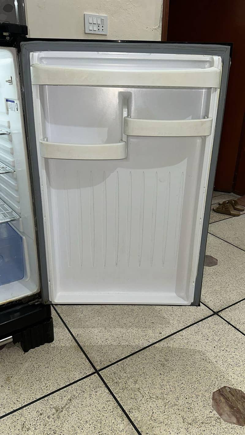 Orient Fridge 4
