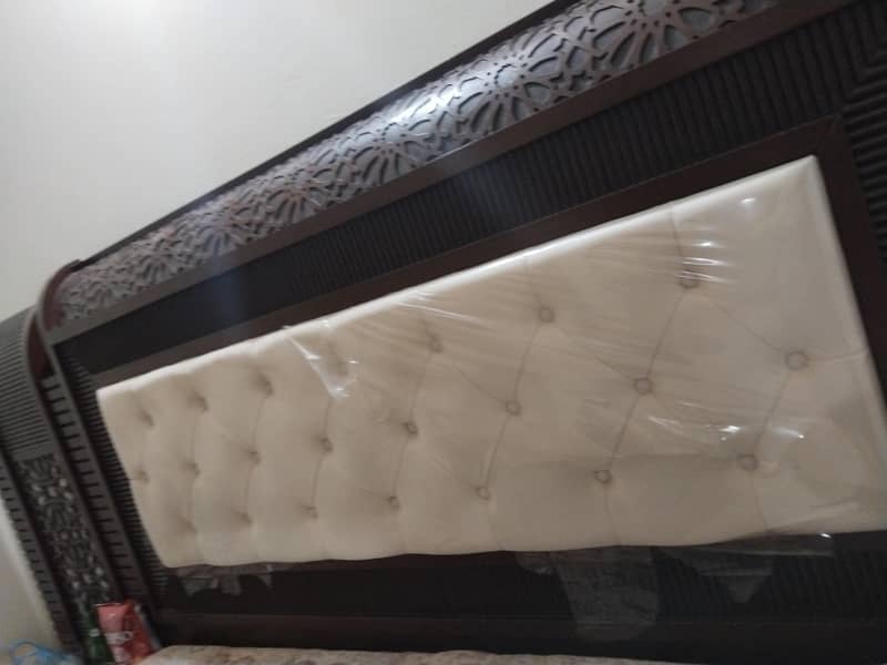 Double bed + dressing table. 2