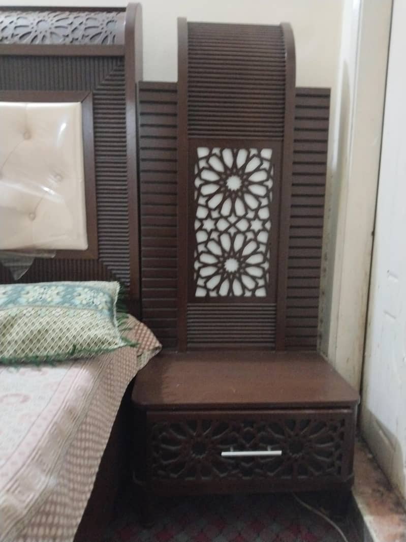 Double bed + dressing table. 3