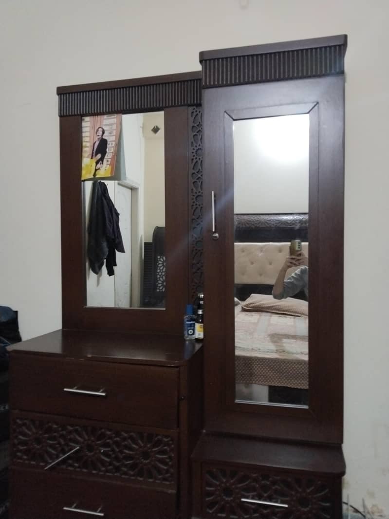 Double bed + dressing table. 5