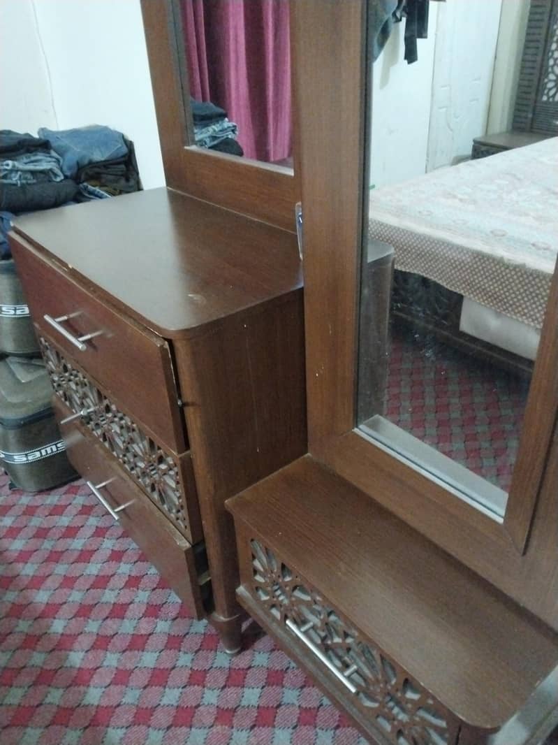 Double bed + dressing table. 6