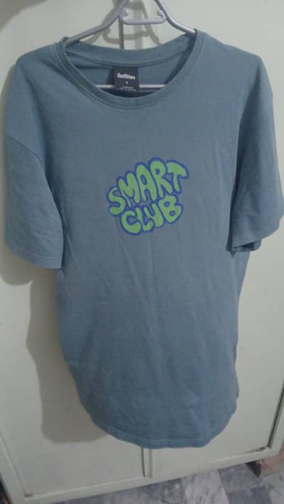 Outfitters T shirt 750 each