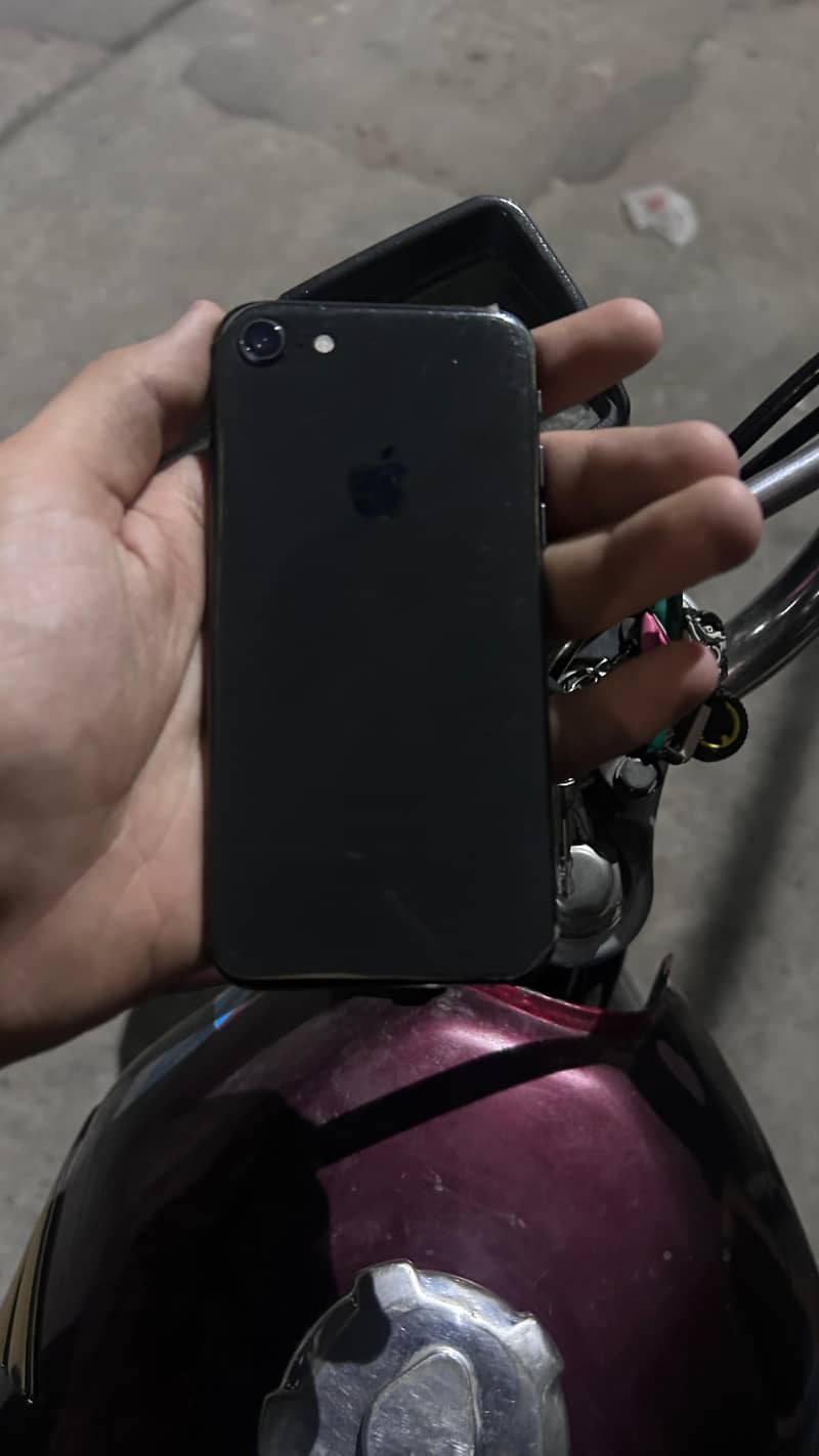 Apple's Iphone 8 3