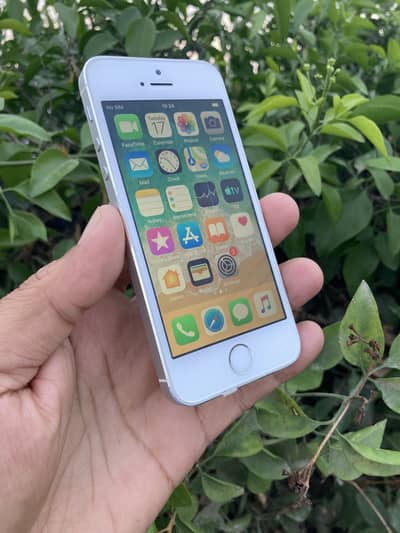 Apple iPhone 5s – 32GB, SIM Not Working