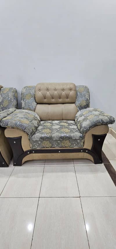 Used Fresh Condition Sofa Set