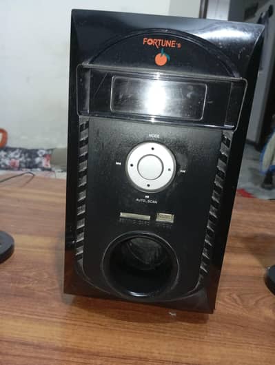 High base subwoofer with to speakers