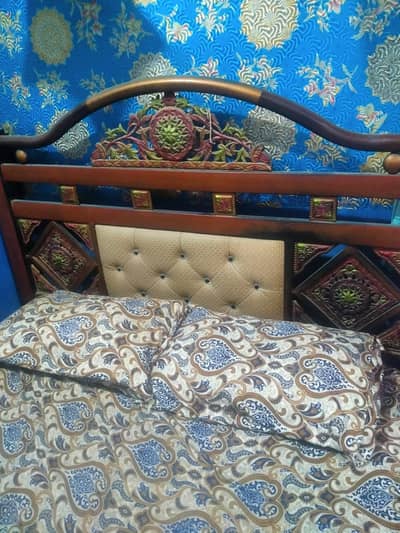 Luxury Medium Size Bed for Sale - Strong & Stylish|Excellent Condition