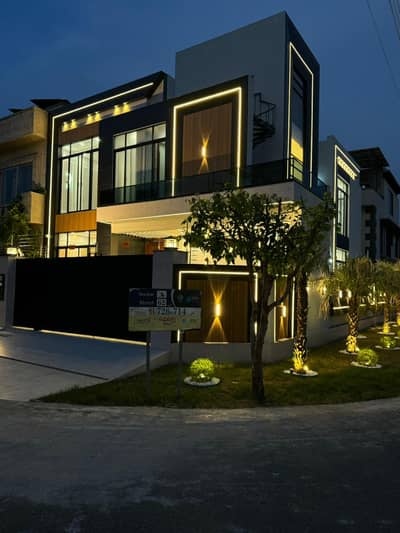 10 Marla Brand New Luxury House Available For Sale In Bahria Town Lahore.