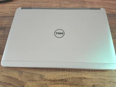 Dell laptop latitude E7240