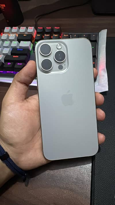 Iphone 15 pro max Natural titanium