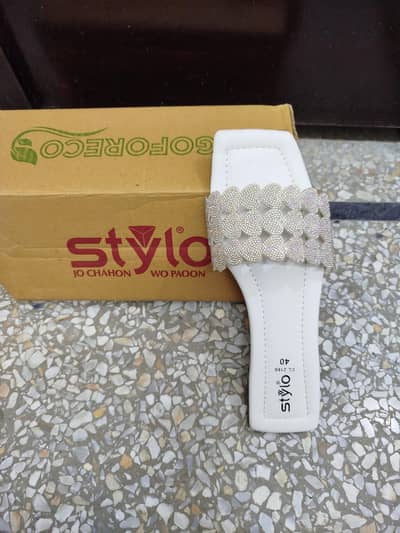 Stylo White Glittery Heart Slippers – New Condition