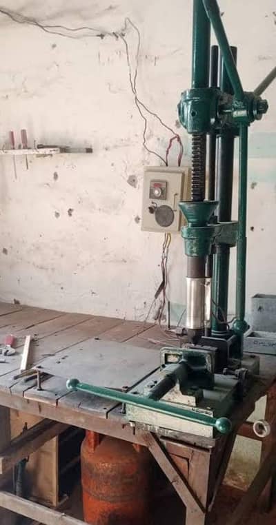molding machines and hydraulic press and stemp stands with moulds