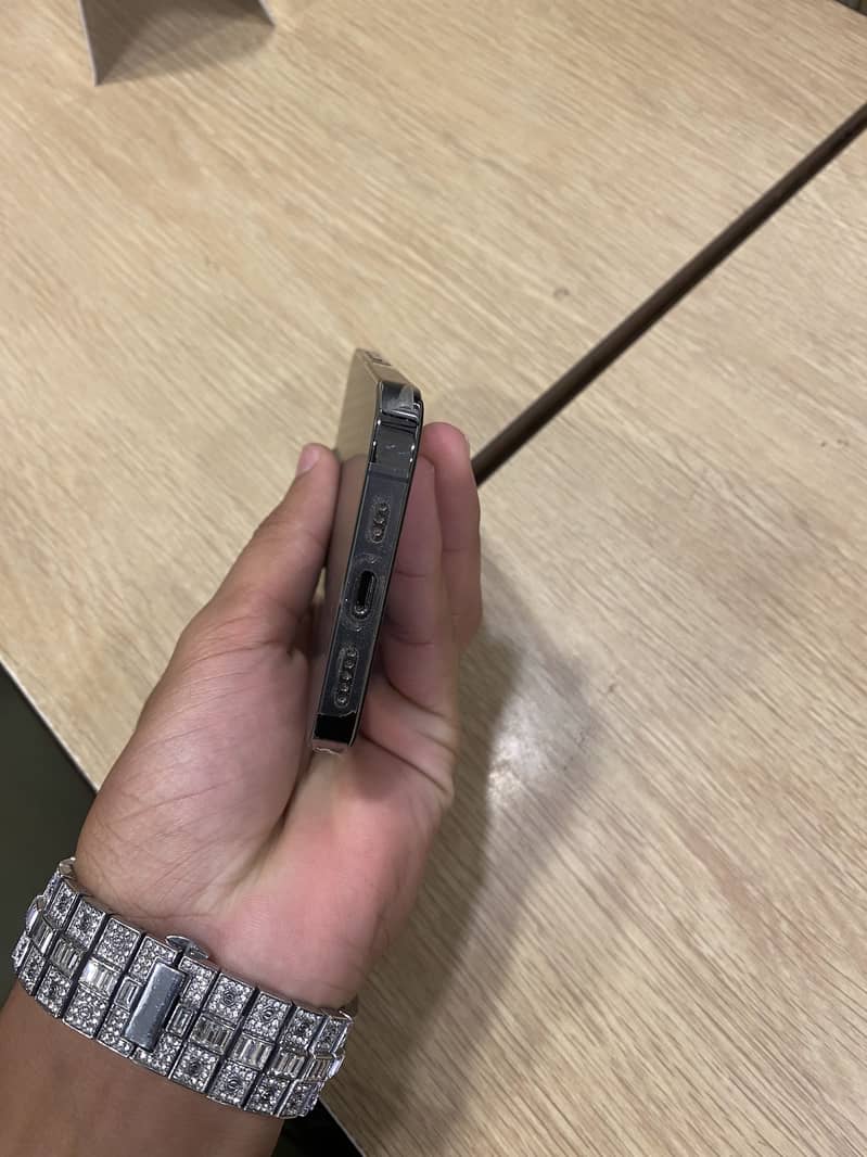 13 Pro 6