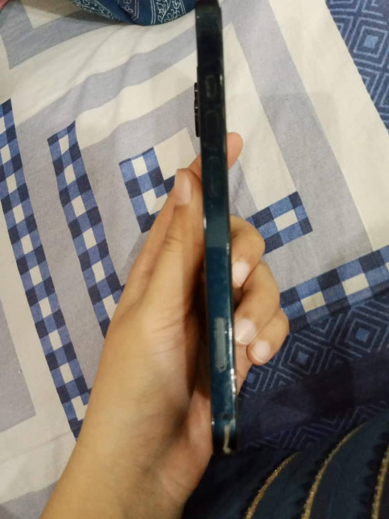 iphone 13 jv. 4