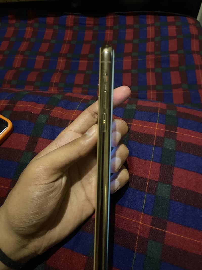 Iphone 11 pro max 4