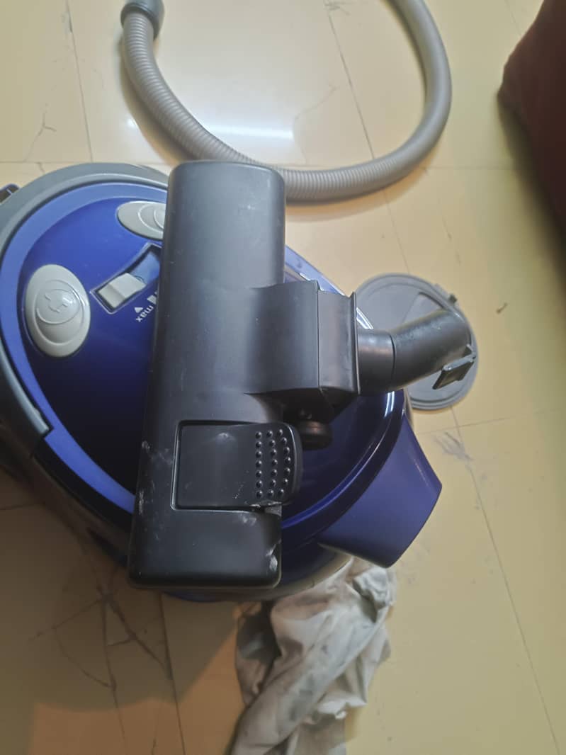 vacuum cleaner 2