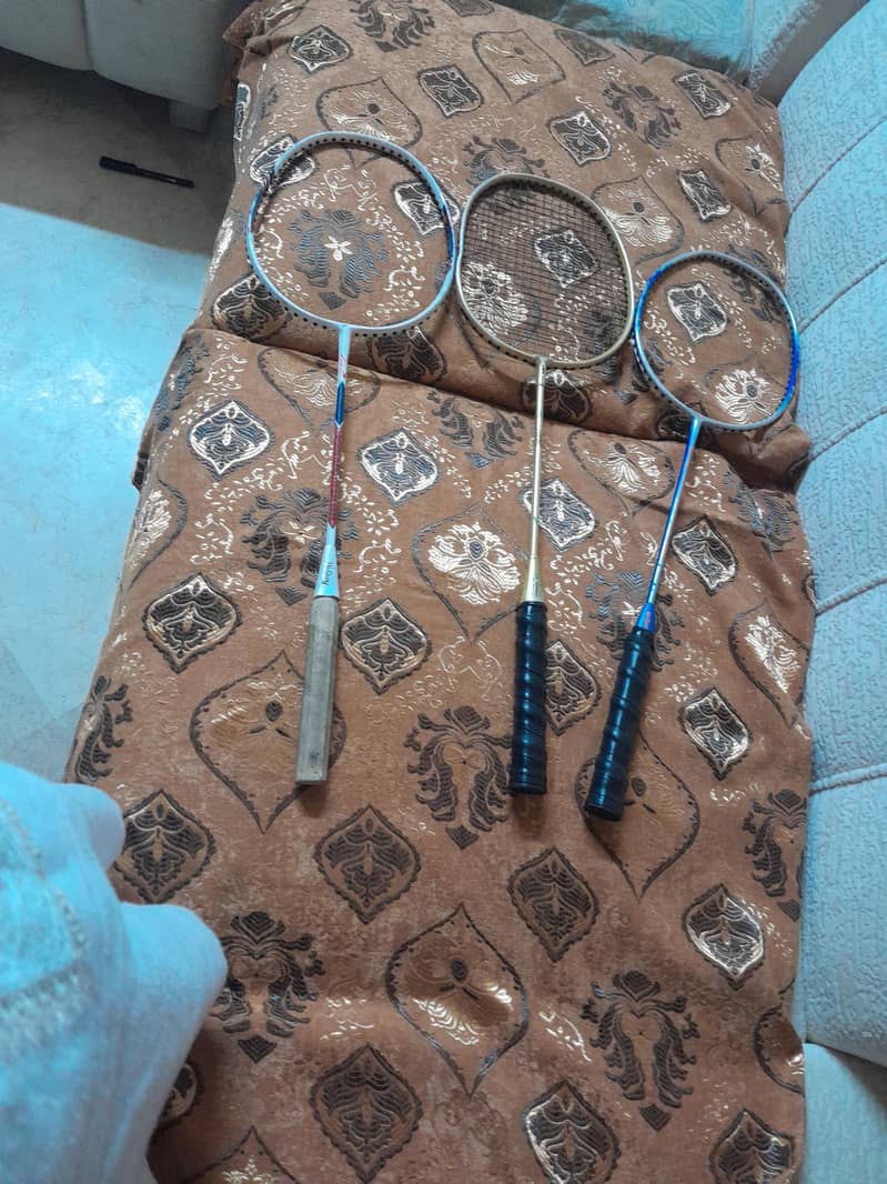 badminton racket 0