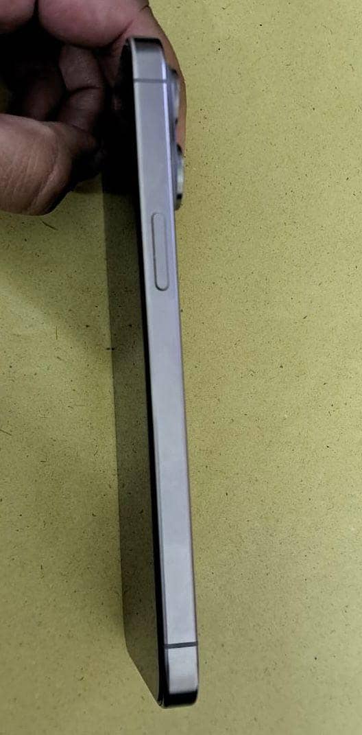 iPhone 15 Pro Max 2