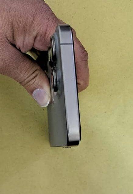 iPhone 15 Pro Max 4