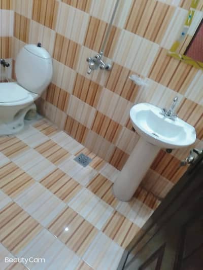 VIP beautiful 5 Marla portion is available for rent in sabzazar Lahore