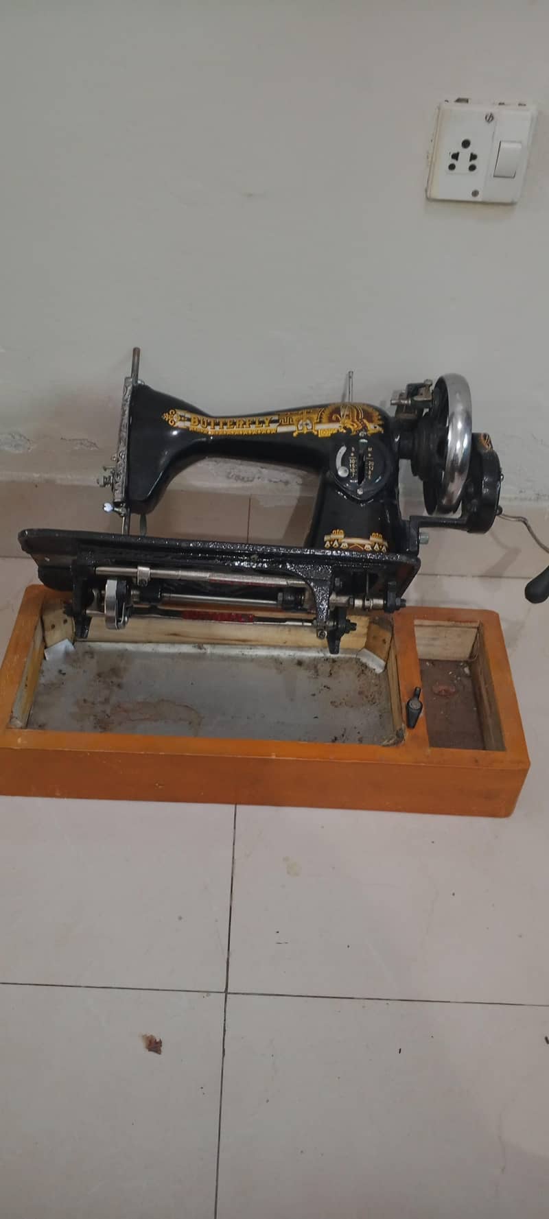sewing machine with table 1