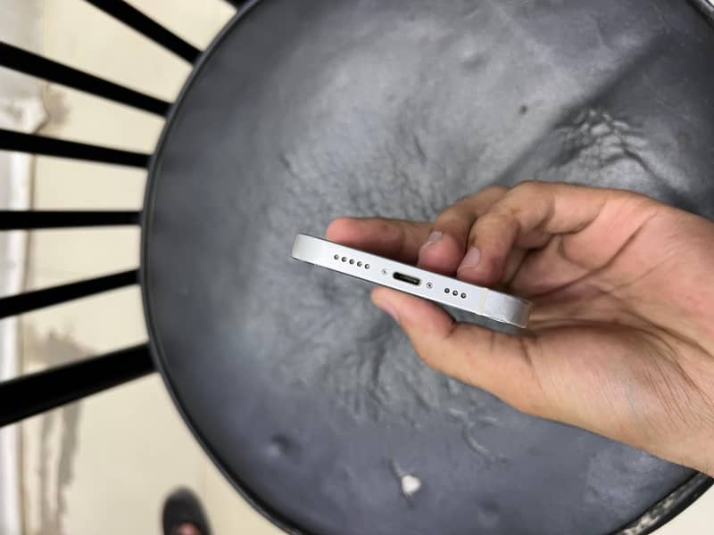 Iphone 13 4