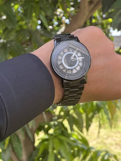 a best watch for car lovers , sport watch , beautifull rim design ,