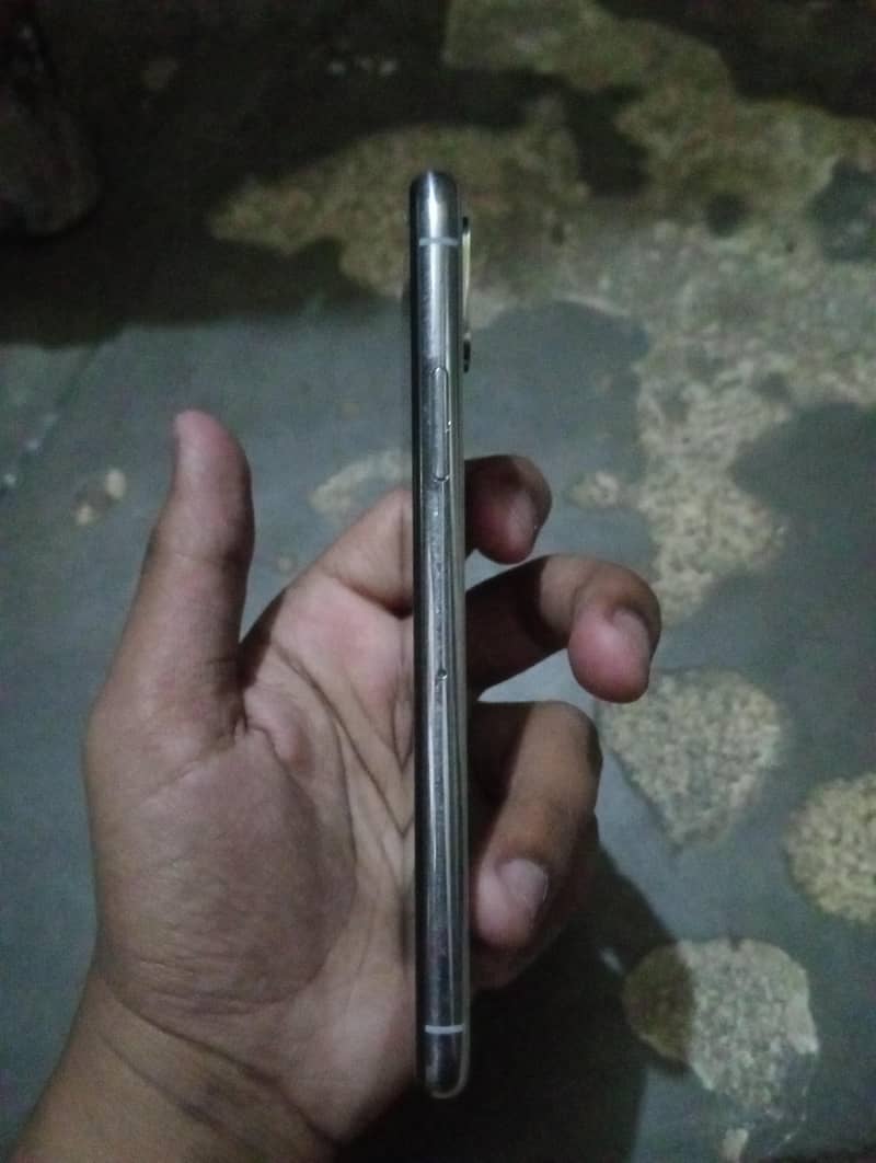 iphone xs 4