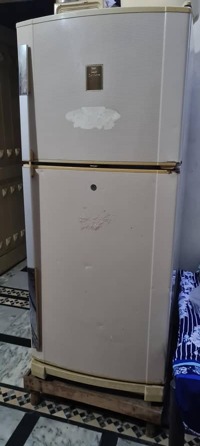 dawlance fridge medium size urgent sale inverter le liya