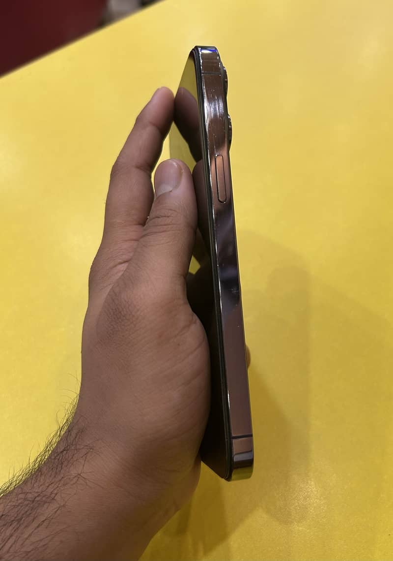 iPhone 14 pro max 3