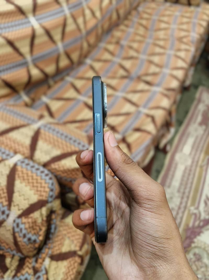 iphone 15 pro 4