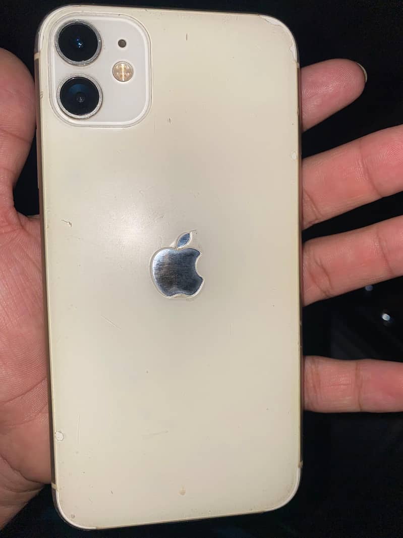 iPhone 11 4
