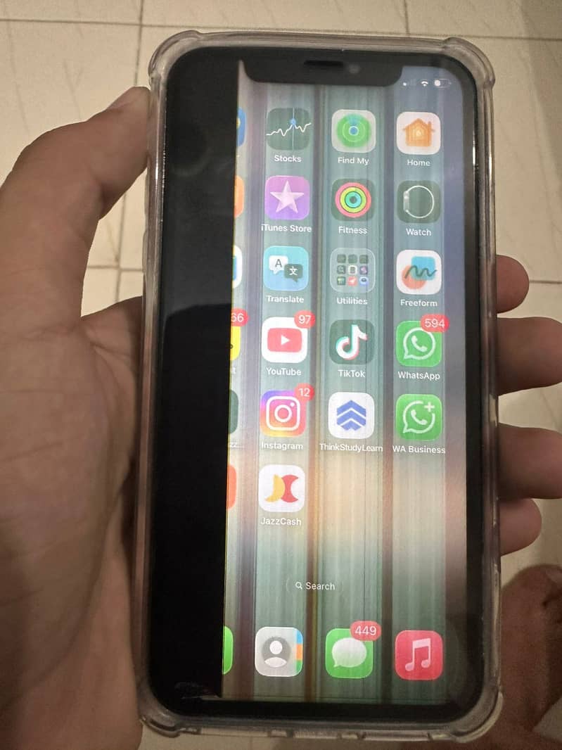 iPhone 11 3