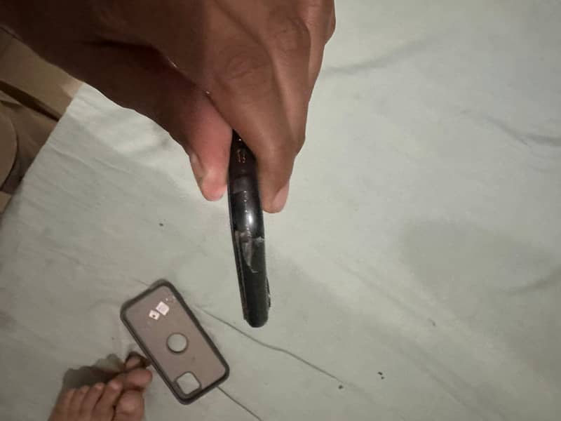 iPhone 11 4
