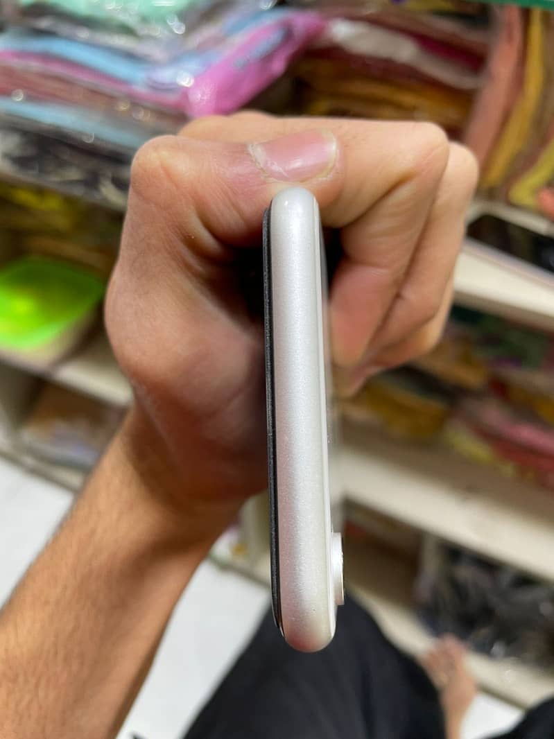 iPhone xr 3