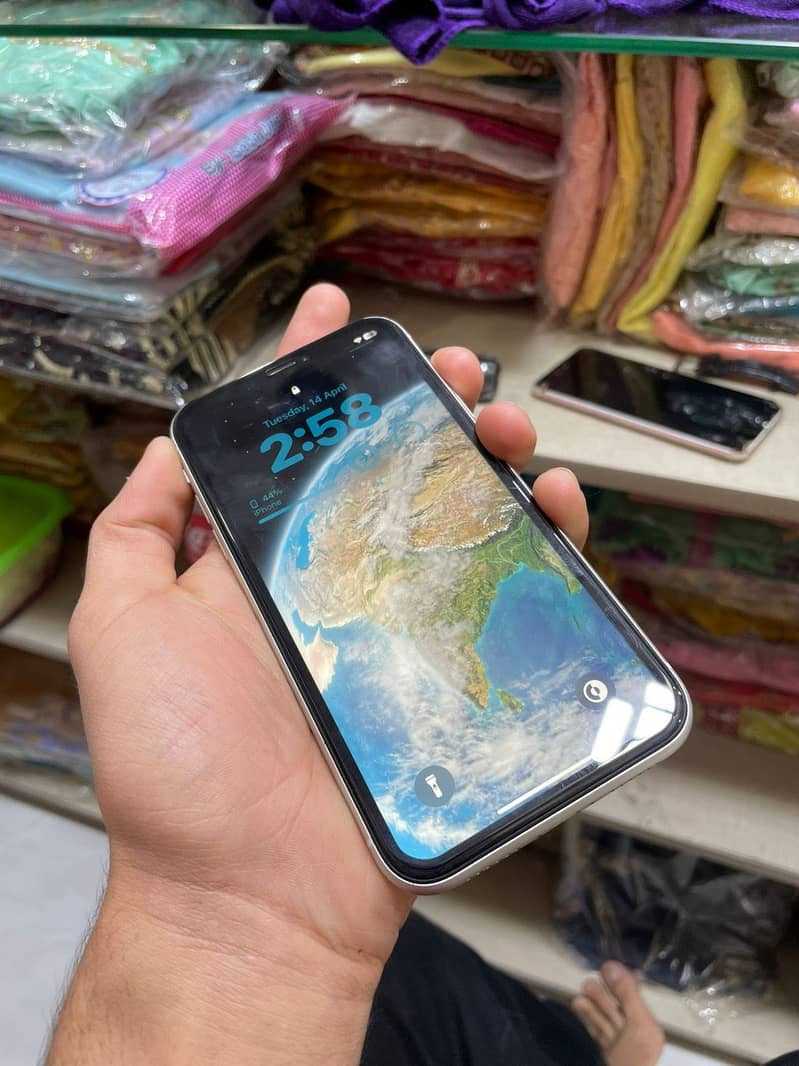iPhone xr 6