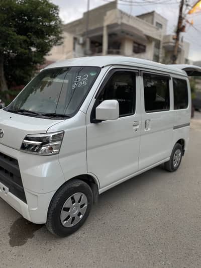 TOYOTA PIXIS VAN
