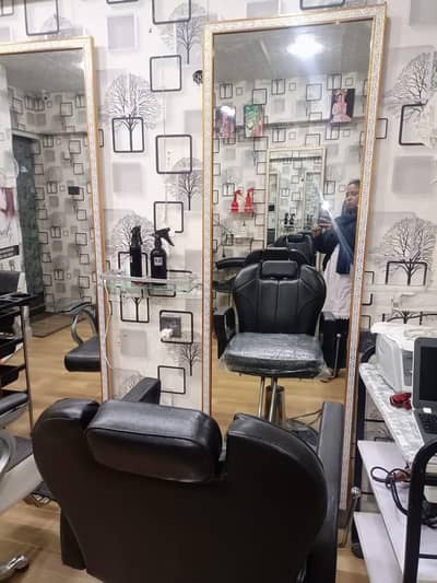 Beauty Parlor/ Salon's setup for urgent sale! wall
