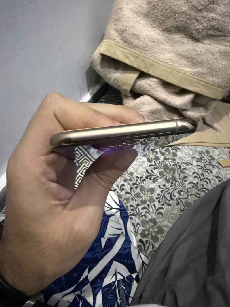 iPhone 11 Pro Max 1
