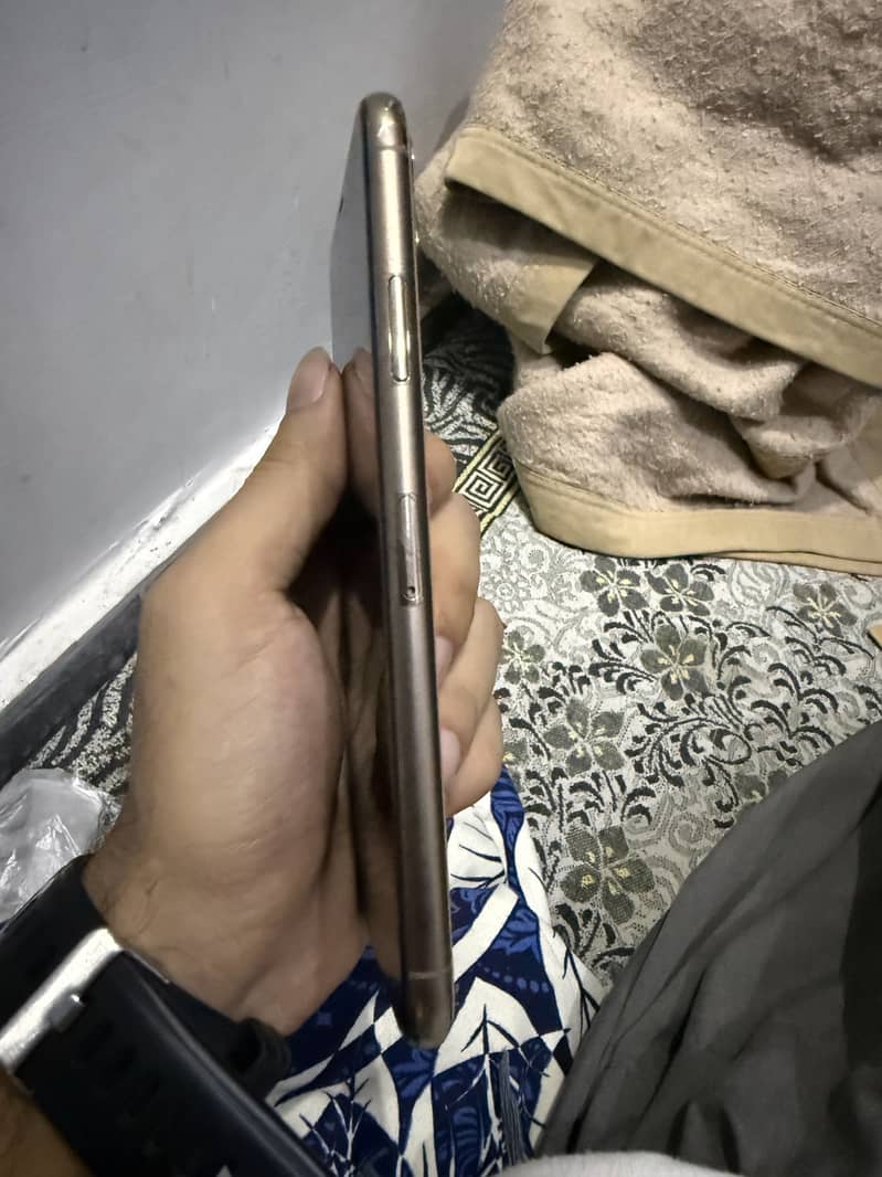 iPhone 11 Pro Max 2