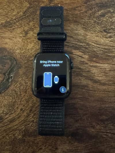Apple Watch Series 9 - 45 MM -With Mulitple Wristbands and Accessories